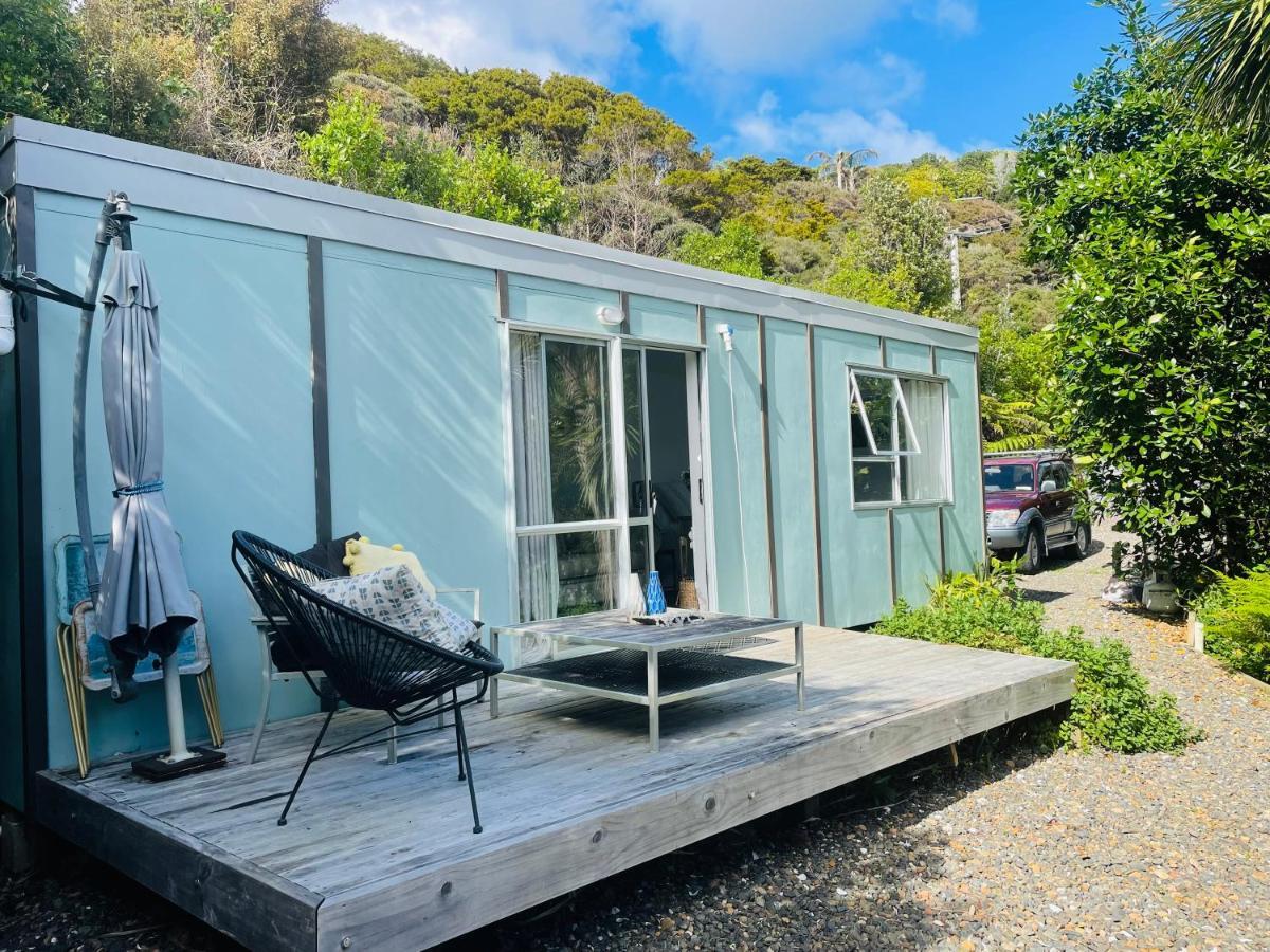 Matapouri Cabin By The Beach Exterior photo