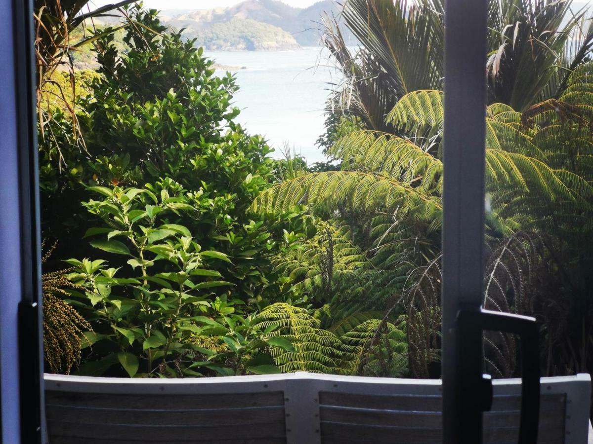 Matapouri Cabin By The Beach Exterior photo