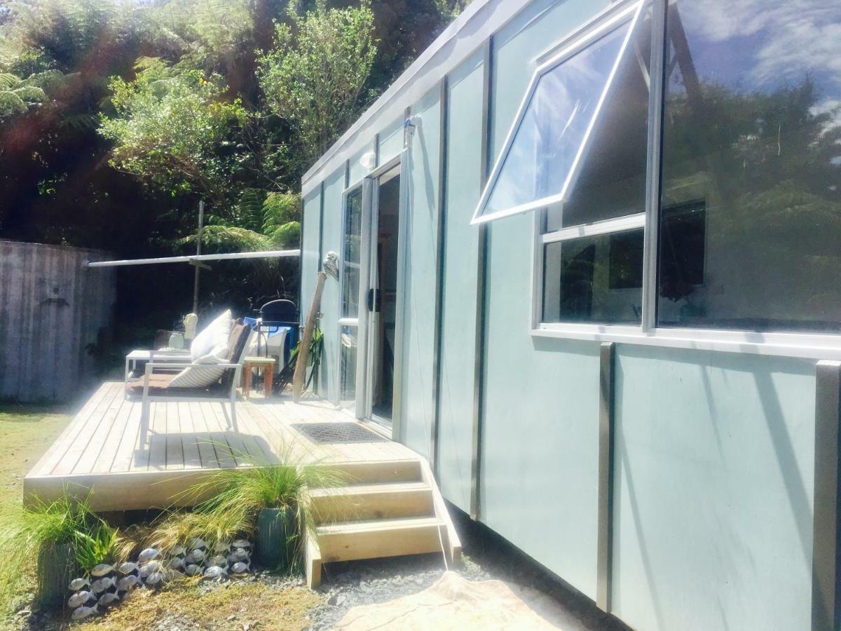 Matapouri Cabin By The Beach Exterior photo