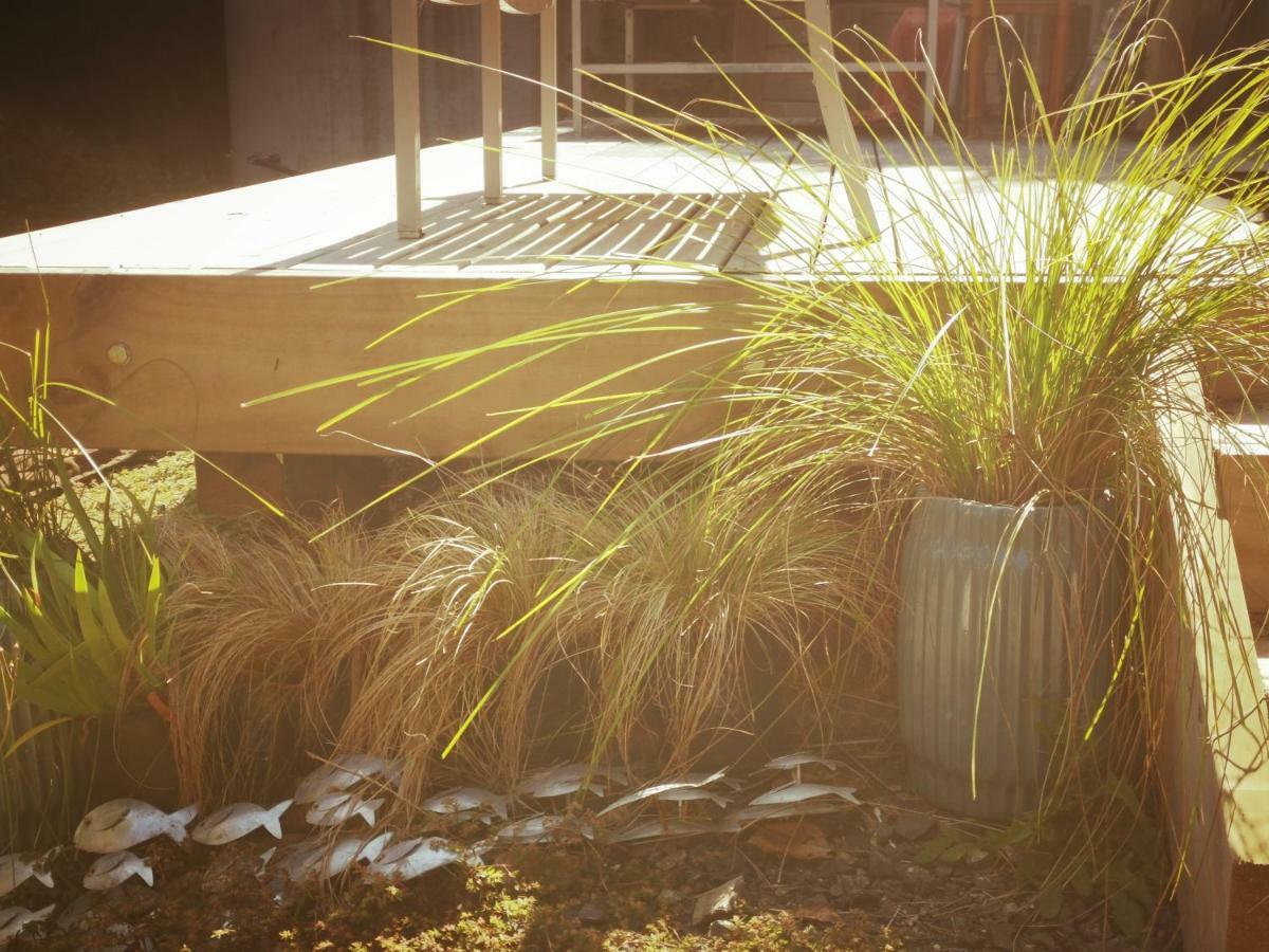 Matapouri Cabin By The Beach Exterior photo